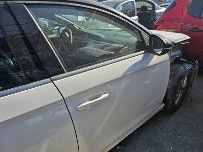 Opel Corsa F çıkma sağ ön kapı beyaz