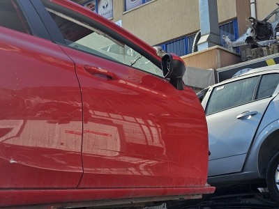 Opel Astra K çıkma sağ ön kapı kırmızı